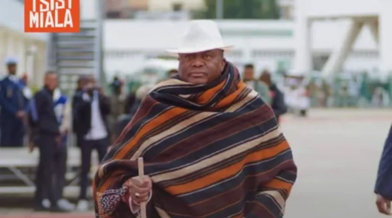TENUE TRADITIONNELLE